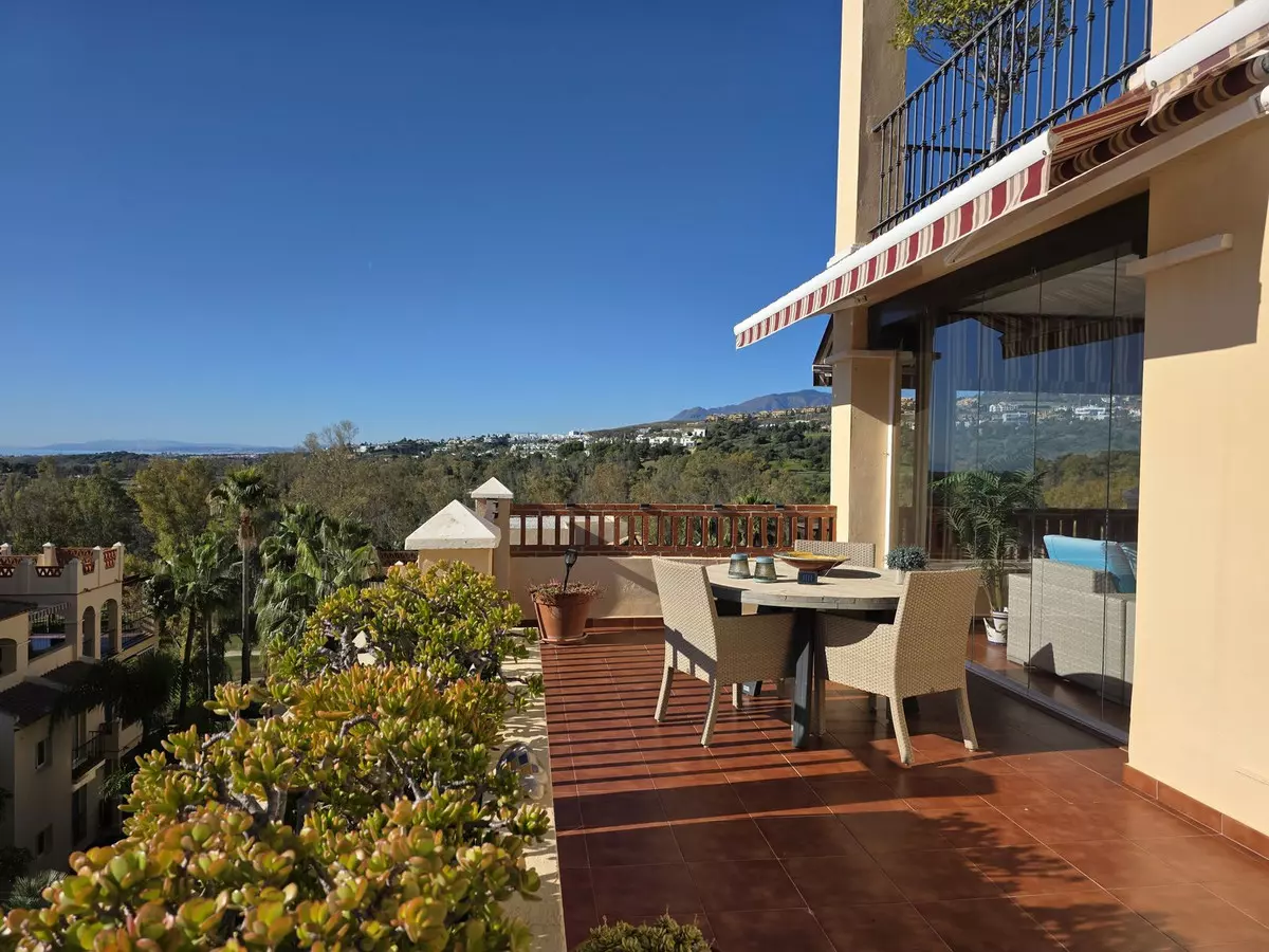 2-bedroom Apartment In Estepona, Spain (100 M²)