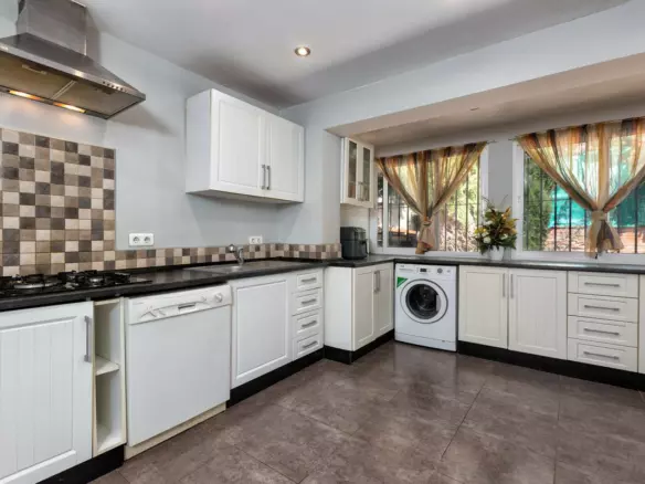 6-bedroom Villa In Mijas, Spain (279 M²)