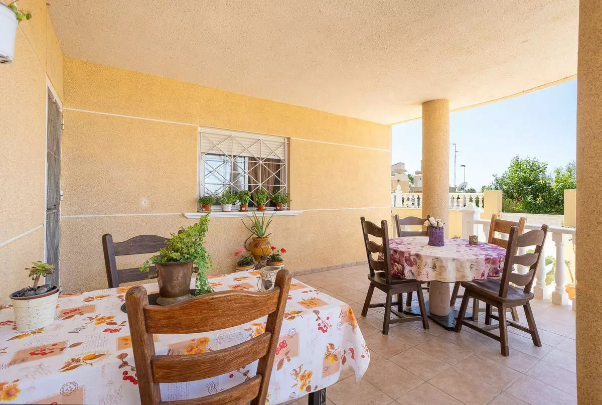 6-bedroom Villa In Torrevieja, Spain (375 M²)