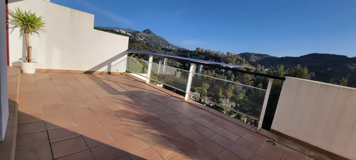 2-bedroom Apartment In Benahavis, Spain (105 M²)