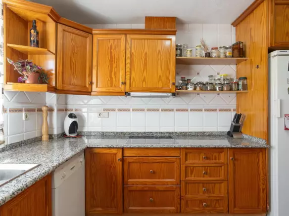 6-bedroom Villa In Torrevieja, Spain (375 M²)