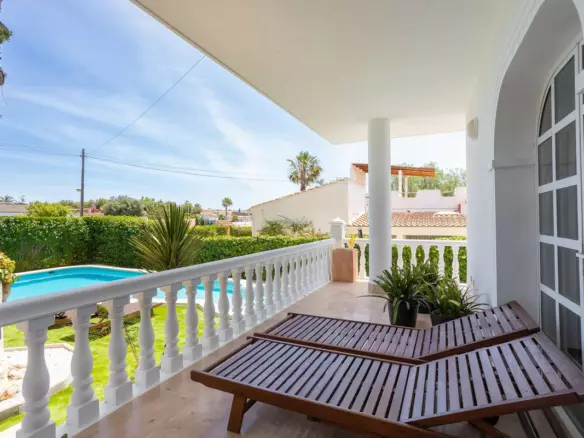 4-bedroom Villa In Torrevieja, Spain (420 M²)