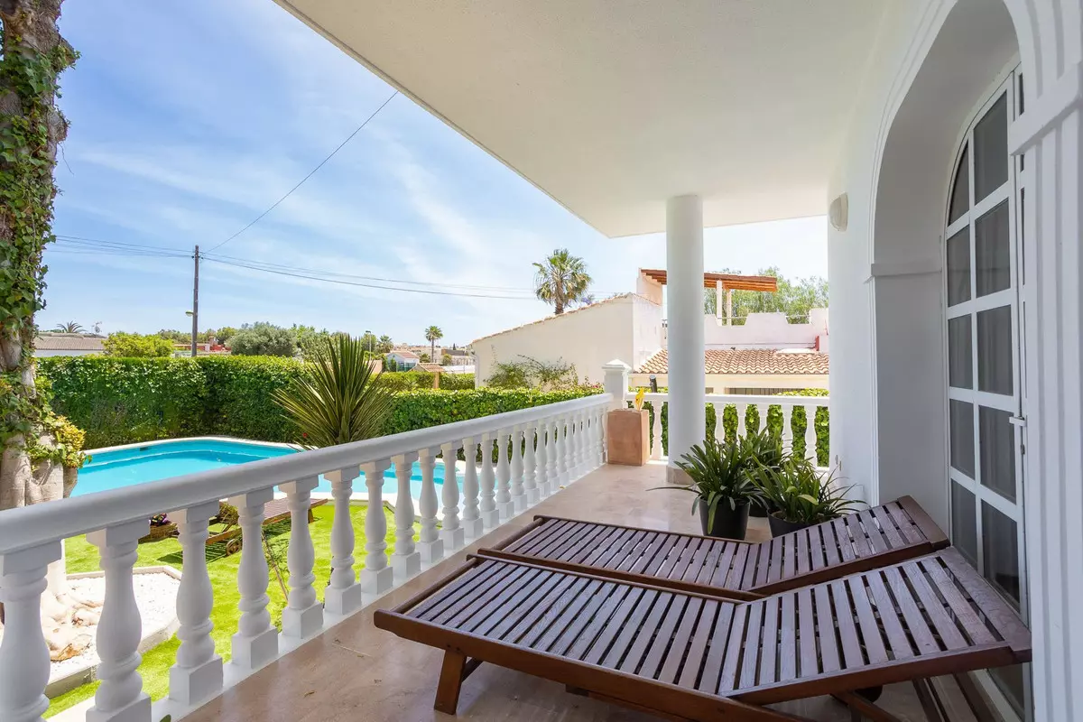 4-bedroom Villa In Torrevieja, Spain (420 M²)