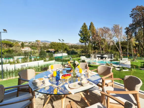 6-bedroom Villa In Marbella, Spain (449 M²)