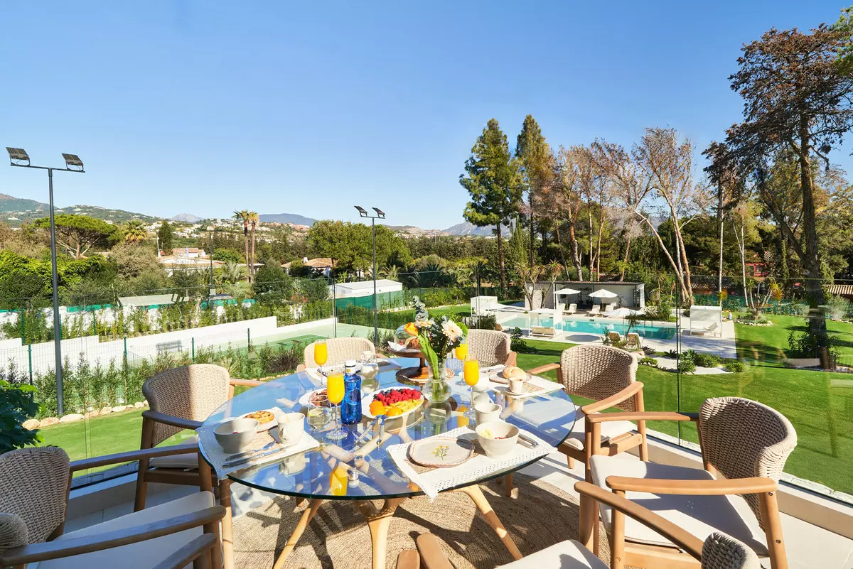 6-bedroom Villa In Marbella, Spain (449 M²)