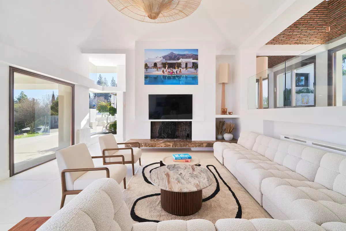 6-bedroom Villa In Marbella, Spain (449 M²)