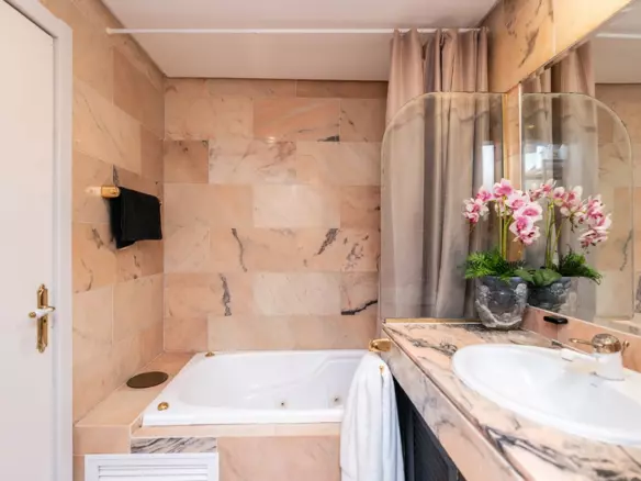 1-bedroom Apartment In Marbella, Spain (76 M²)