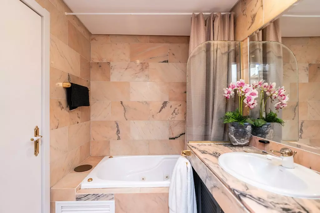 1-bedroom Apartment In Marbella, Spain (76 M²)