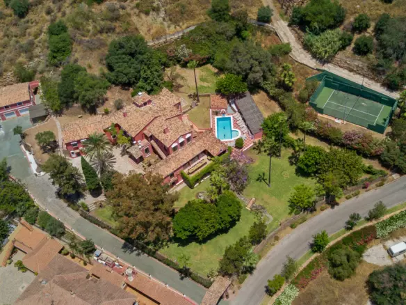 12-bedroom Villa In Benahavis, Spain (1.058 M²)
