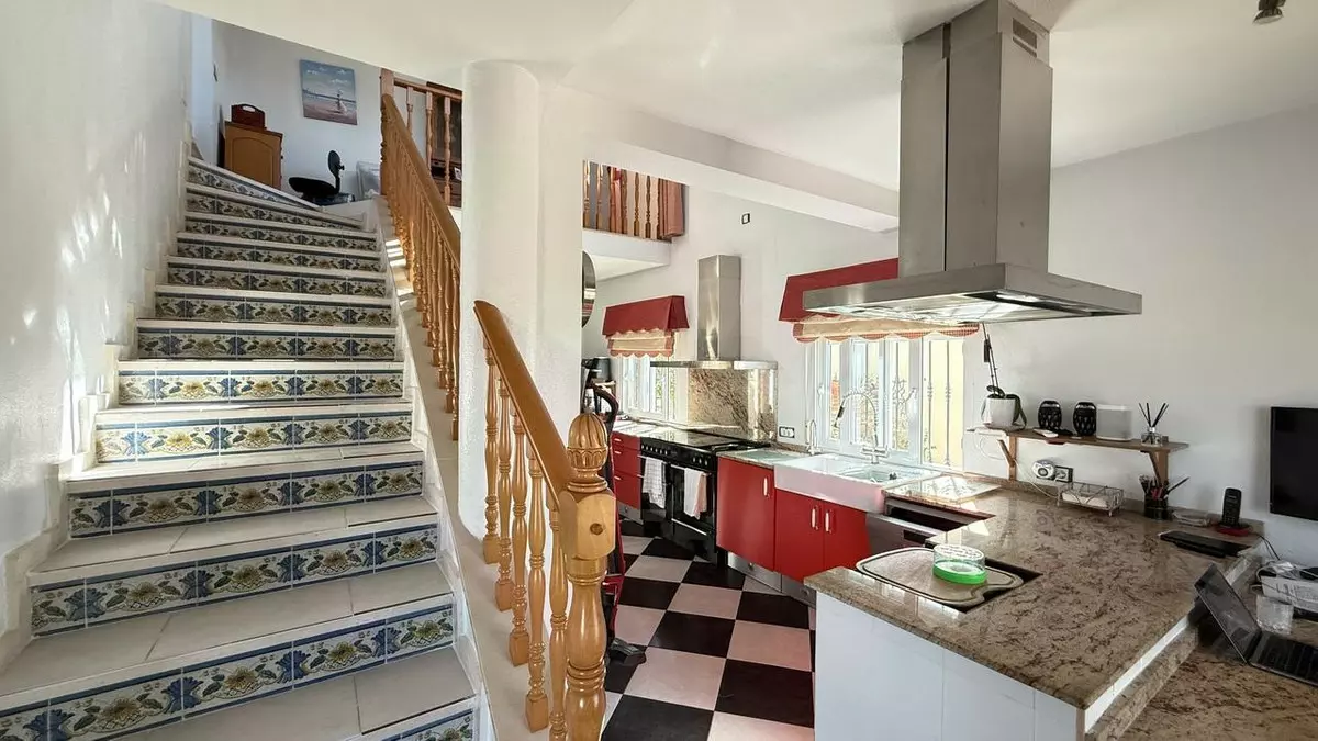 5-bedroom Villa In Orihuela, Spain (220 M²)