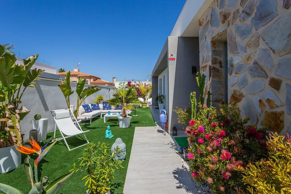 3-bedroom Villa In Torrevieja, Spain (140 M²)