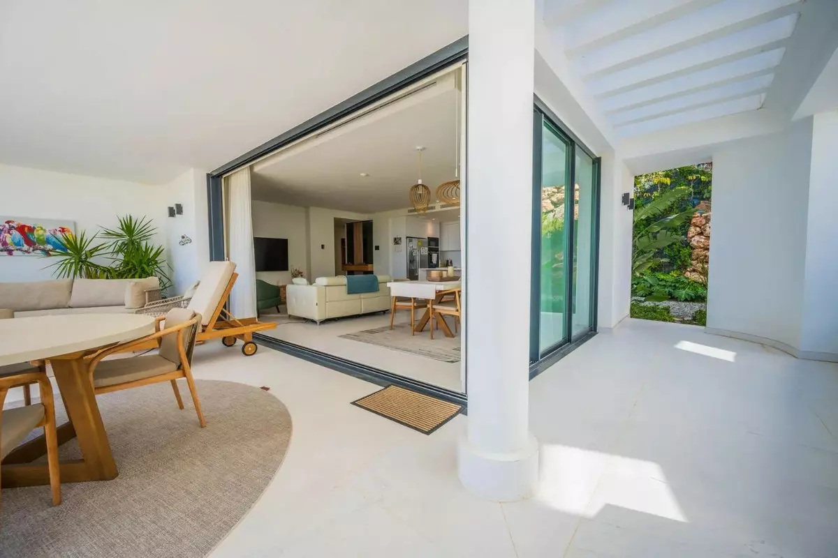 3-bedroom Apartment In Marbella, Spain (130 M²)
