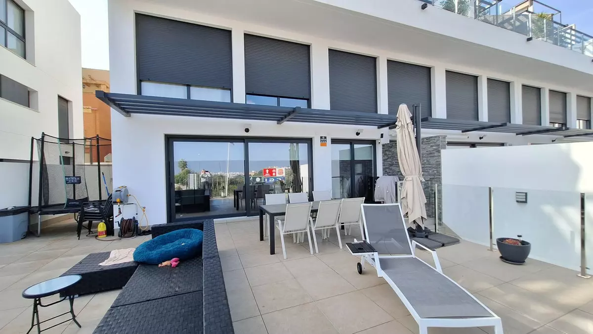 3-bedroom Apartment In Guardamar Del Segura, Spain (120 M²)