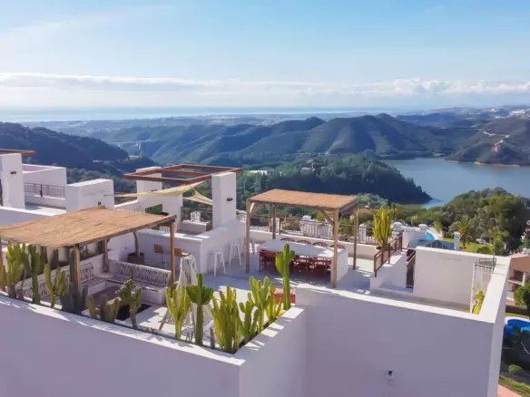 3-bedroom Apartment In Istan, Spain (140 M²)