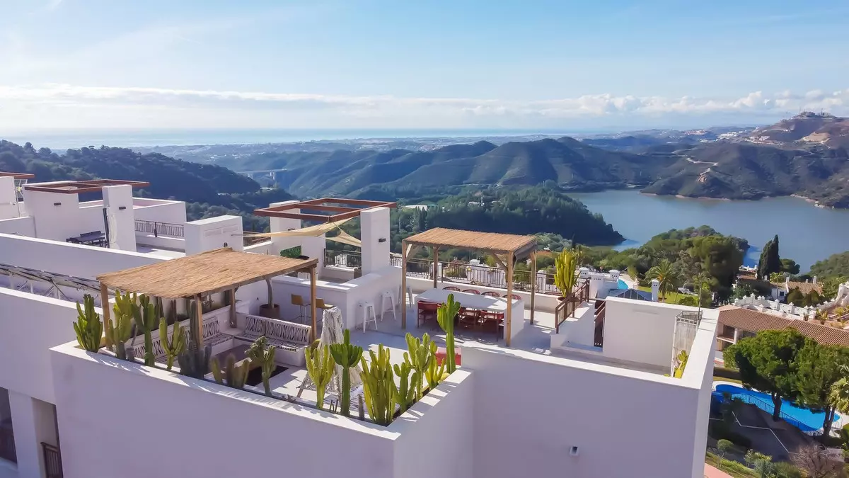 3-bedroom Apartment In Istan, Spain (140 M²)