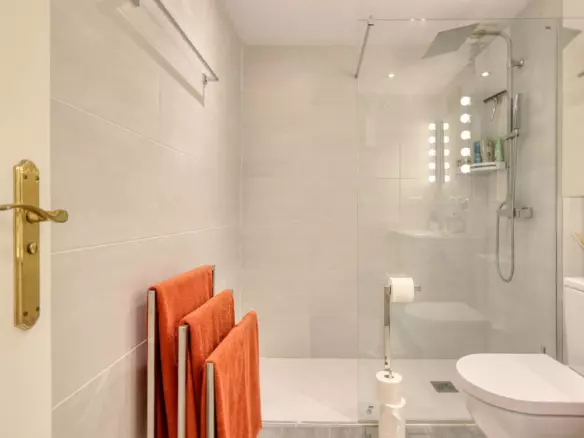 3-bedroom Apartment In Marbella, Spain (130 M²)