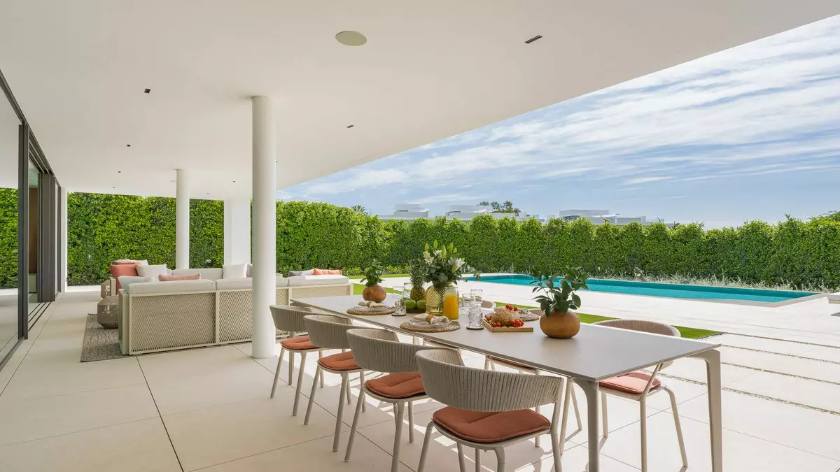 5-bedroom Villa In Marbella, Spain (912 M²)