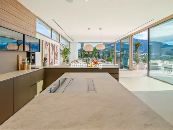 5-bedroom Villa In Marbella, Spain (986 M²)