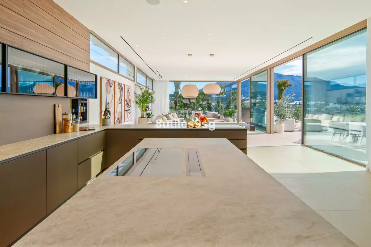 5-bedroom Villa In Marbella, Spain (986 M²)