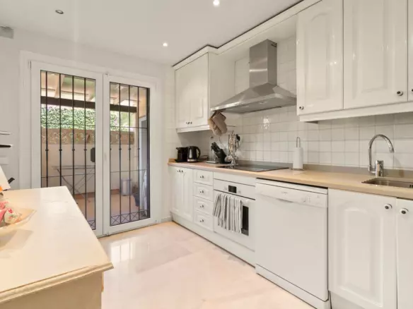 3-bedroom Town House In Marbella, Spain (252 M²)