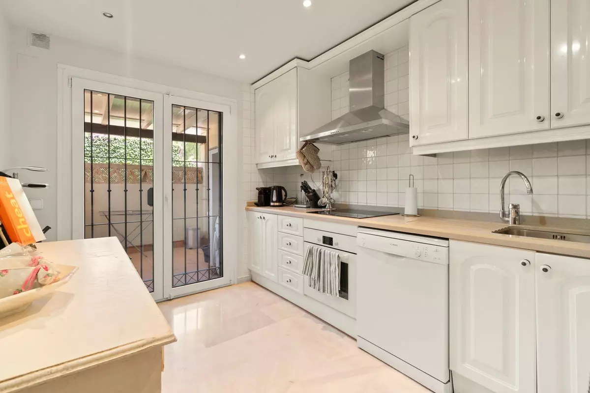 3-bedroom Town House In Marbella, Spain (252 M²)