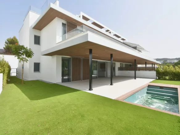 4-bedroom Apartment In Marbella, Spain (205 M²)