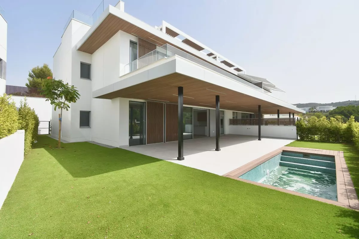 4-bedroom Apartment In Marbella, Spain (205 M²)