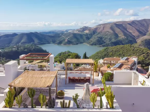 3-bedroom Apartment In Istan, Spain (140 M²)
