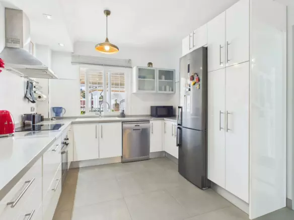 3-bedroom Town House In Estepona, Spain (122 M²)