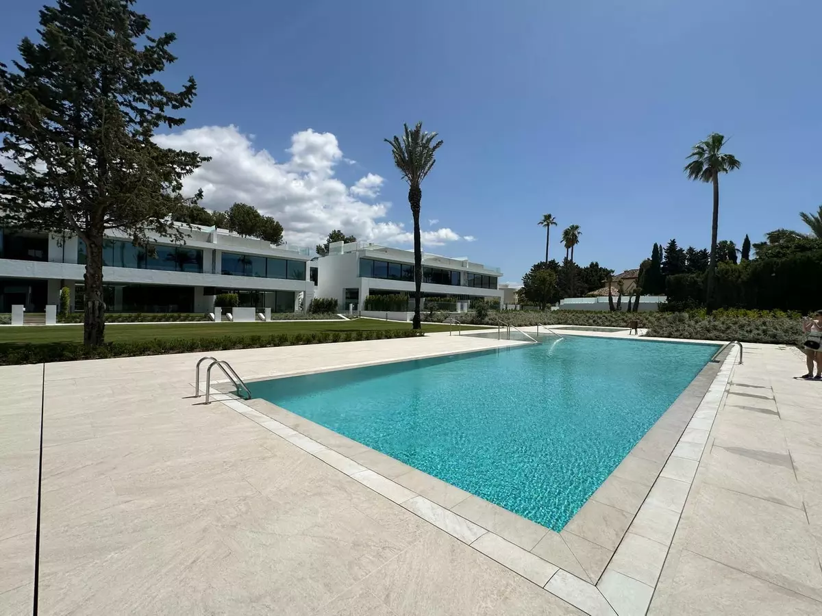 4-bedroom Villa In Marbella, Spain (442 M²)