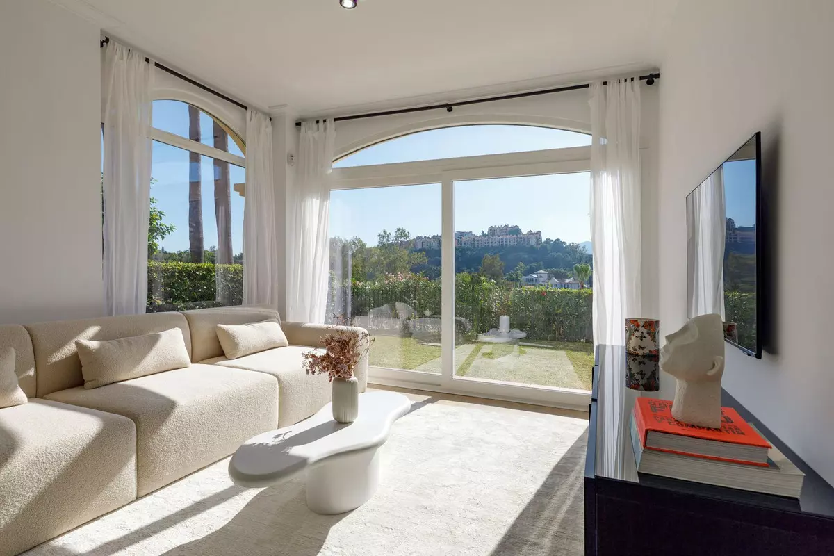 3-bedroom Apartment In Benahavis, Spain (123 M²)