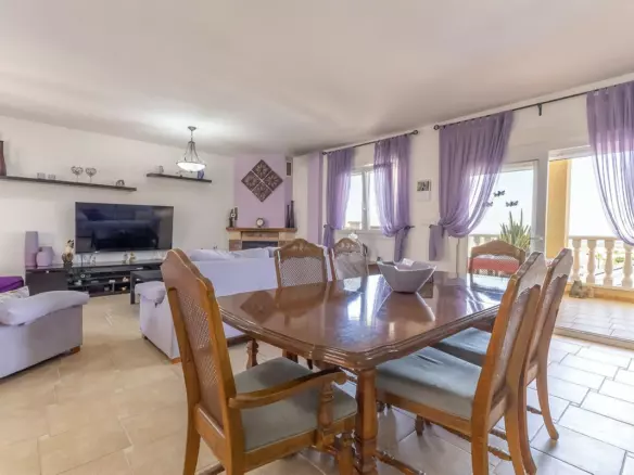 5-bedroom Villa In Algorfa, Spain (272 M²)