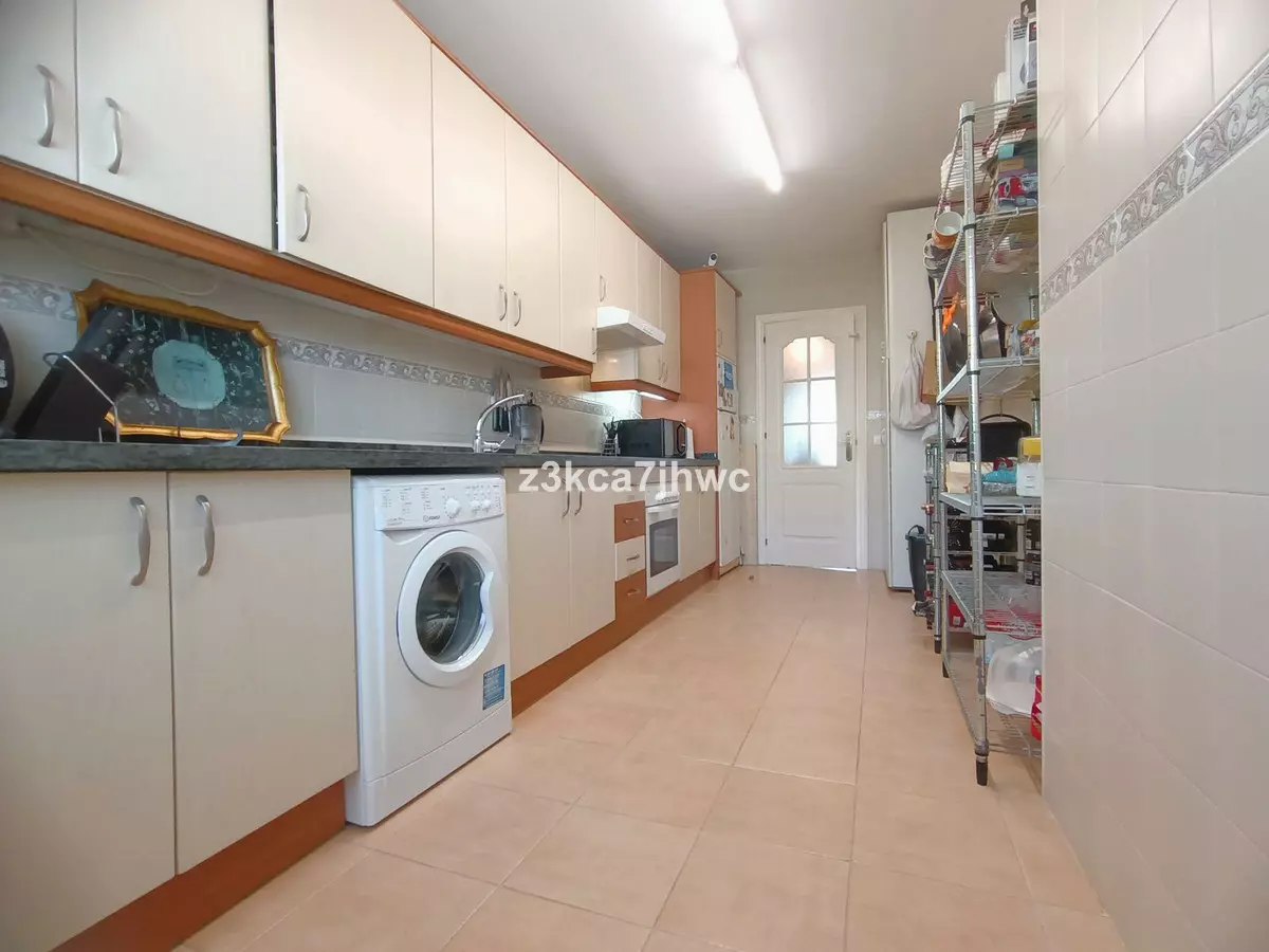 3-bedroom Apartment In Estepona, Spain (114 M²)