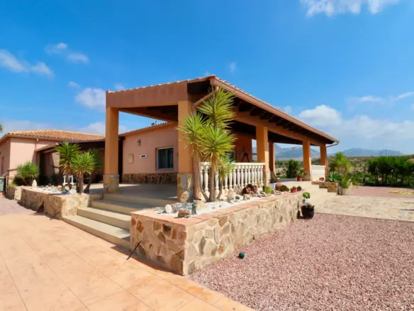 4-bedroom Villa In Albatera, Spain (198 M²)