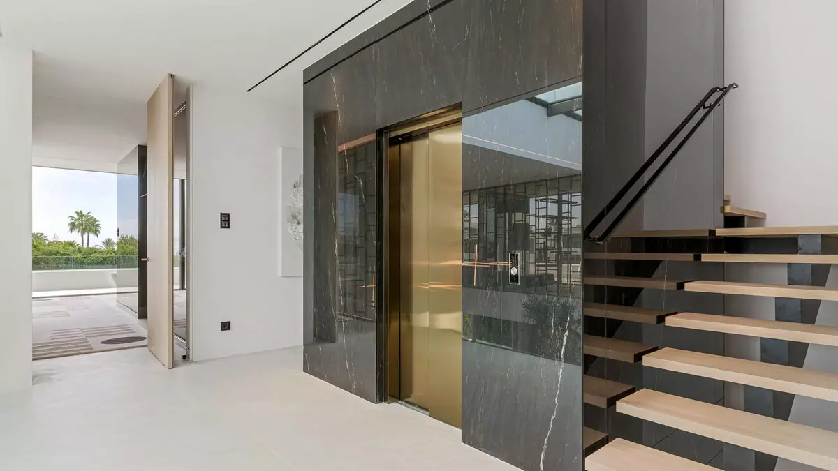5-bedroom Villa In Marbella, Spain (912 M²)