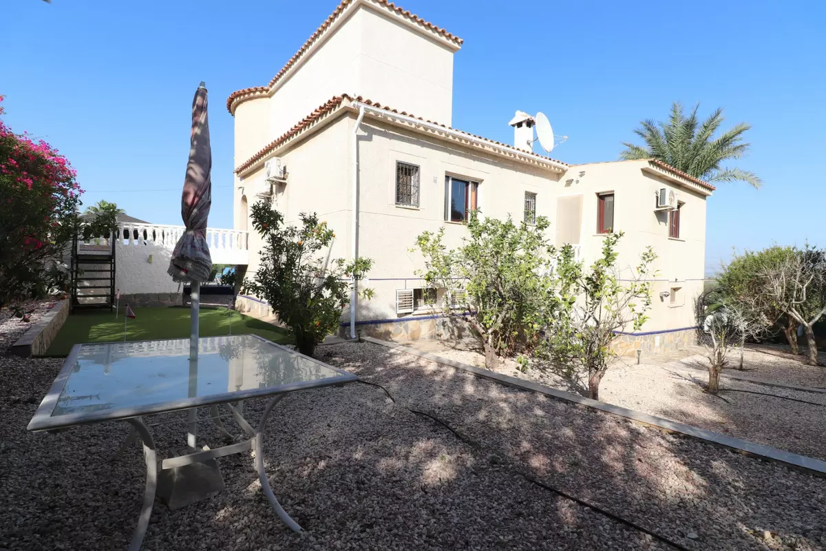 5-bedroom Villa In Algorfa, Spain (375 M²)