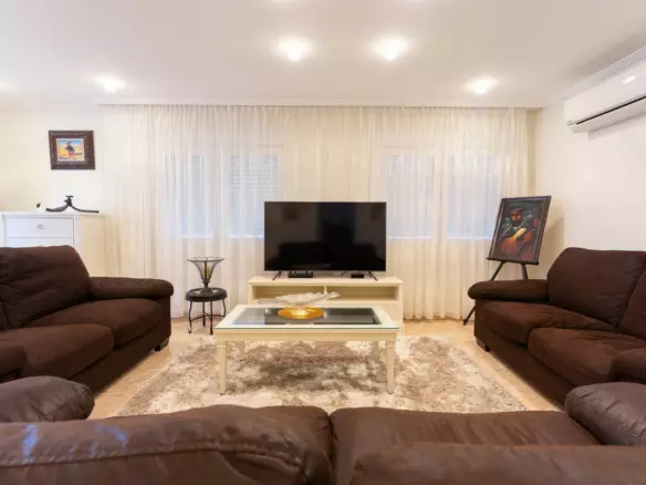 7-bedroom Villa In Orihuela, Spain (312 M²)