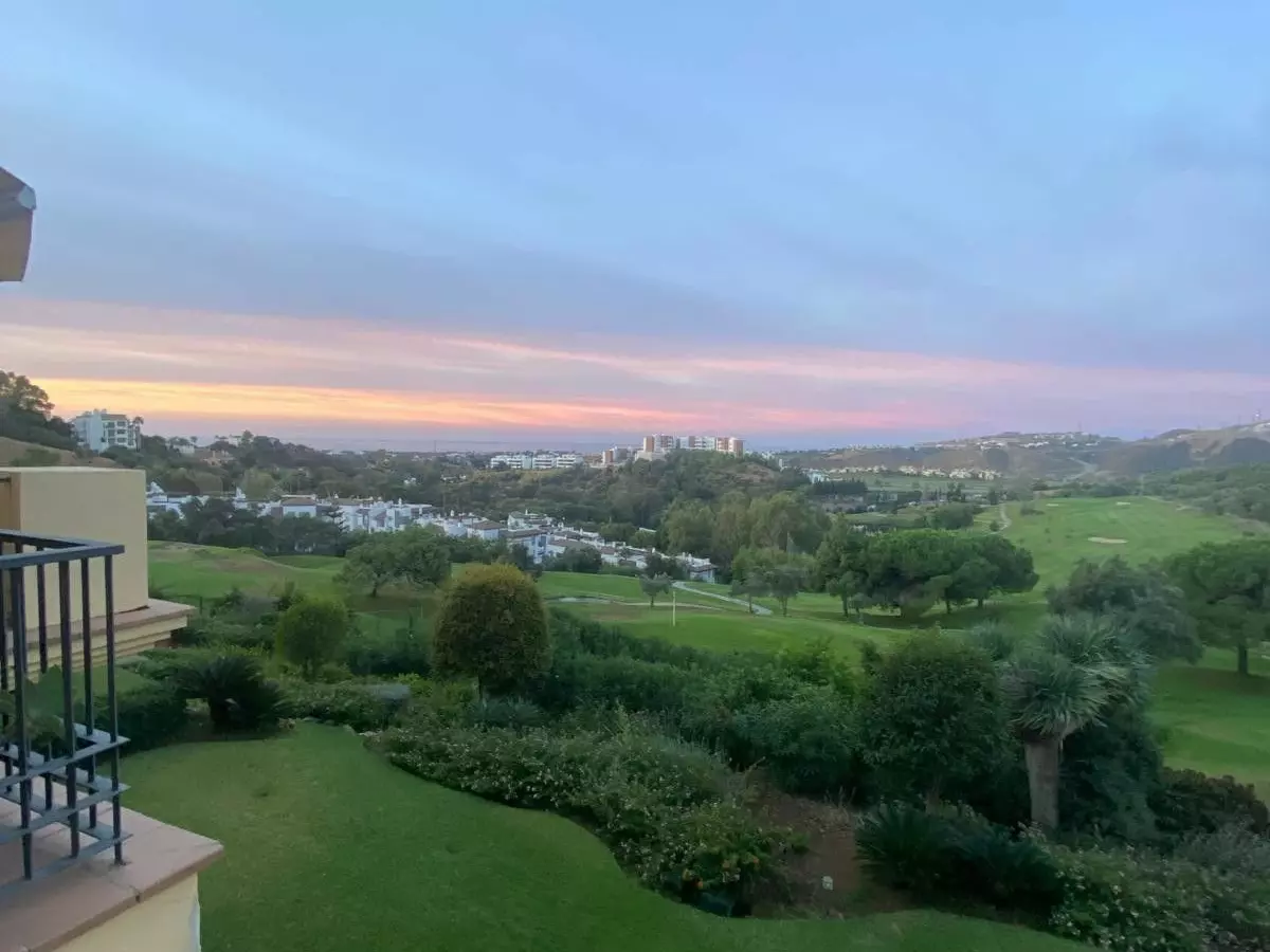 2-bedroom Apartment In Benahavis, Spain (90 M²)