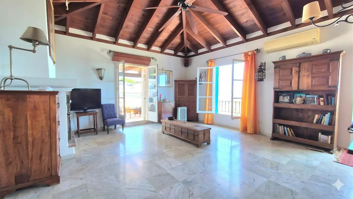 3-bedroom Villa In Benahavis, Spain (212 M²)