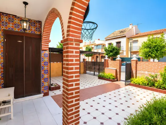 3-bedroom Villa In Fuengirola, Spain (155 M²)