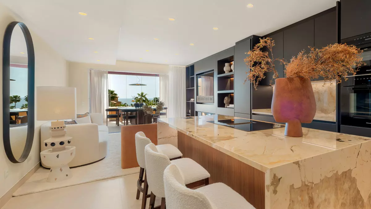 3-bedroom Apartment In Estepona, Spain (163 M²)