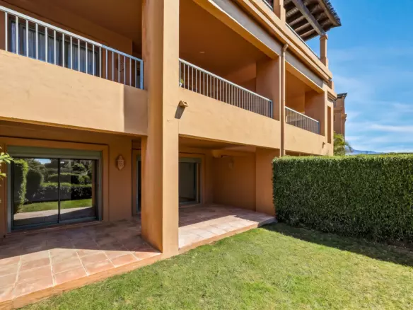 2-bedroom Apartment In Estepona, Spain (100 M²)