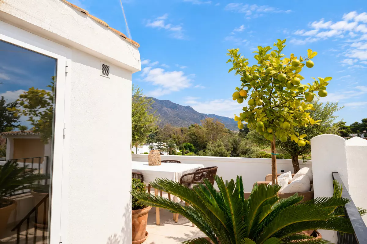2-bedroom Apartment In Marbella, Spain (73 M²)