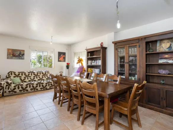 6-bedroom Villa In Torrevieja, Spain (375 M²)