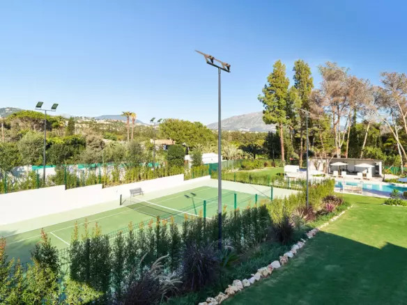 6-bedroom Villa In Marbella, Spain (449 M²)