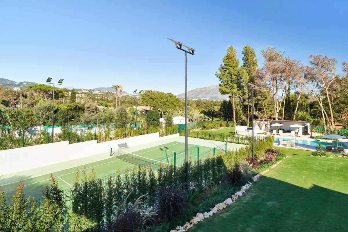 6-bedroom Villa In Marbella, Spain (449 M²)