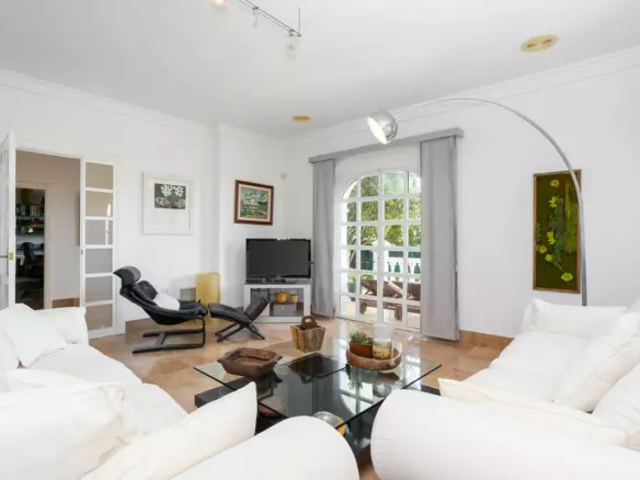 4-bedroom Villa In Torrevieja, Spain (420 M²)