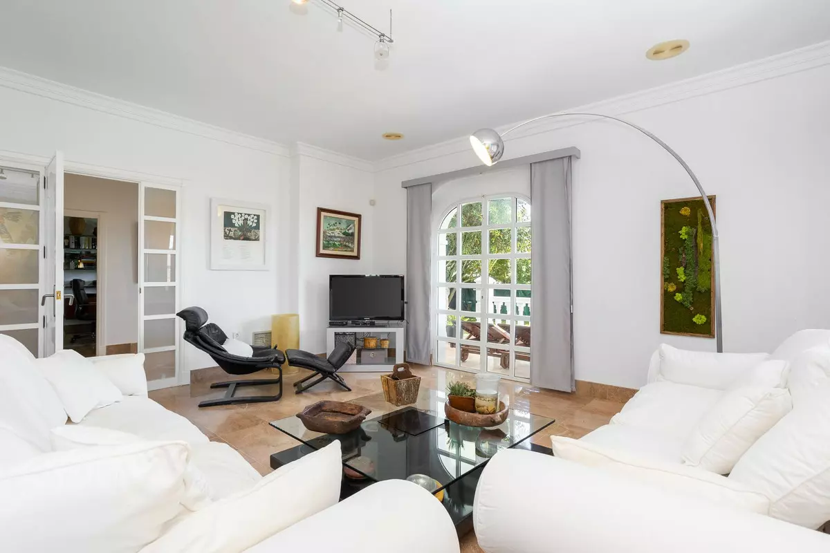 4-bedroom Villa In Torrevieja, Spain (420 M²)