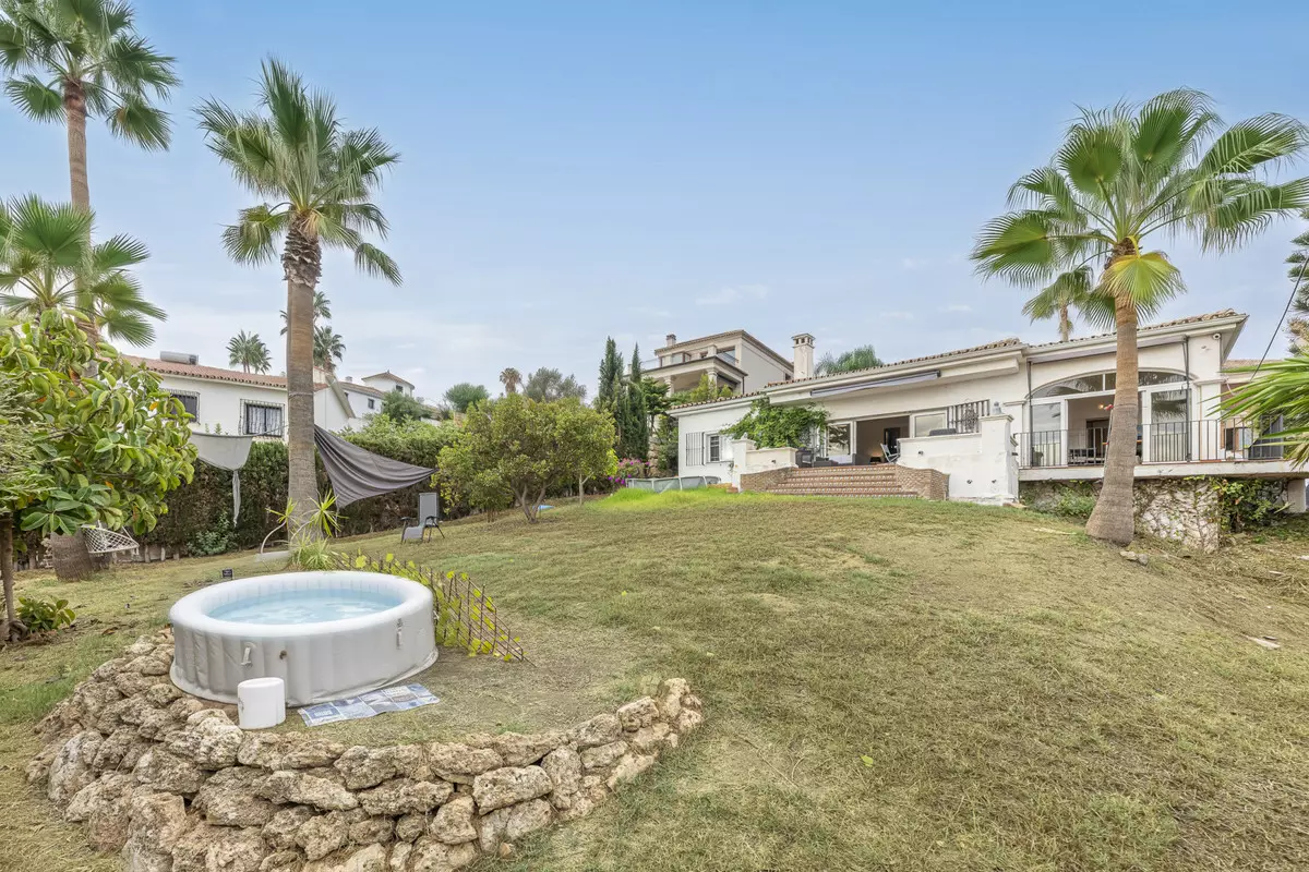 3-bedroom Villa In Estepona, Spain (287 M²)