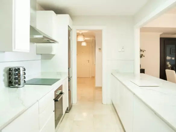 3-bedroom Apartment In Benahavis, Spain (128 M²)